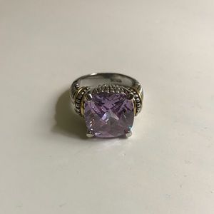 Fashion ring with light amethyst colored stone
